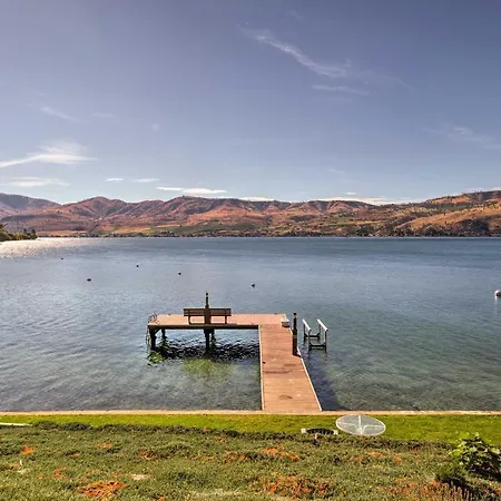 Waterfront Manson Cabin On Lake Chelan With Deck!